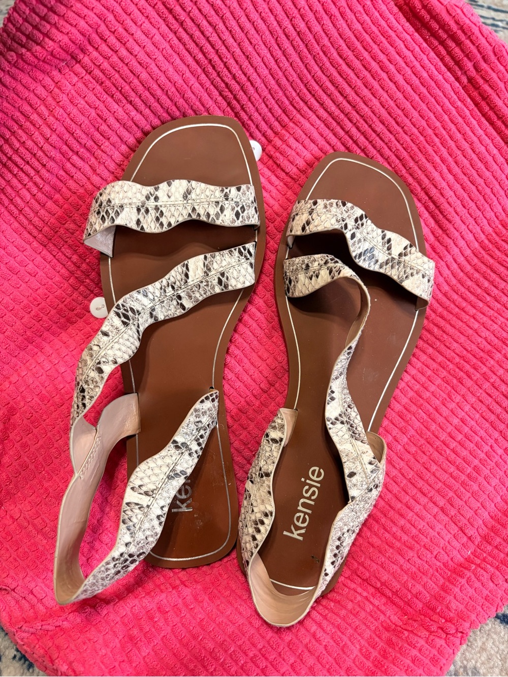 Kensie Snake-Print Wavy Strap Sandals Size 6.5